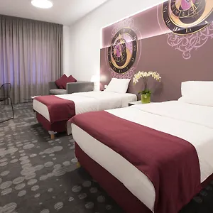 35 غرفة فندق